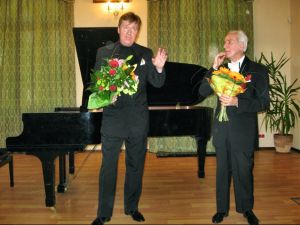 .    in the end, referring to the topic of the concert, Karol Radziwonowicz encouraged the young audience to get interested with patriotic activities of I. J. Paderewski.     Evening recital at the concert hall of the District Office in Trzebnica 18.10.2012.   Photo by Zenobia Kulig.
